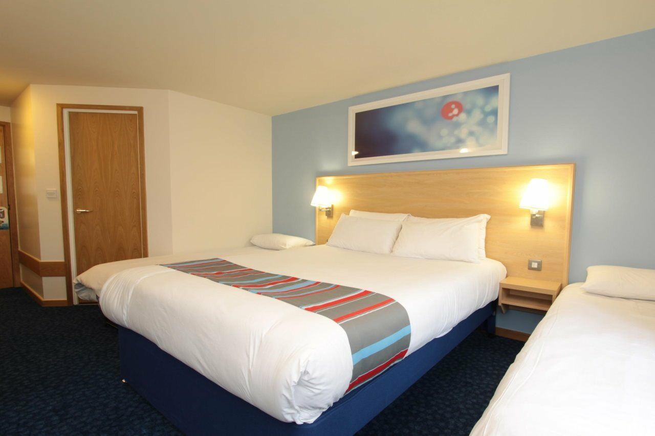 Travelodge London Park Royal Экстерьер фото