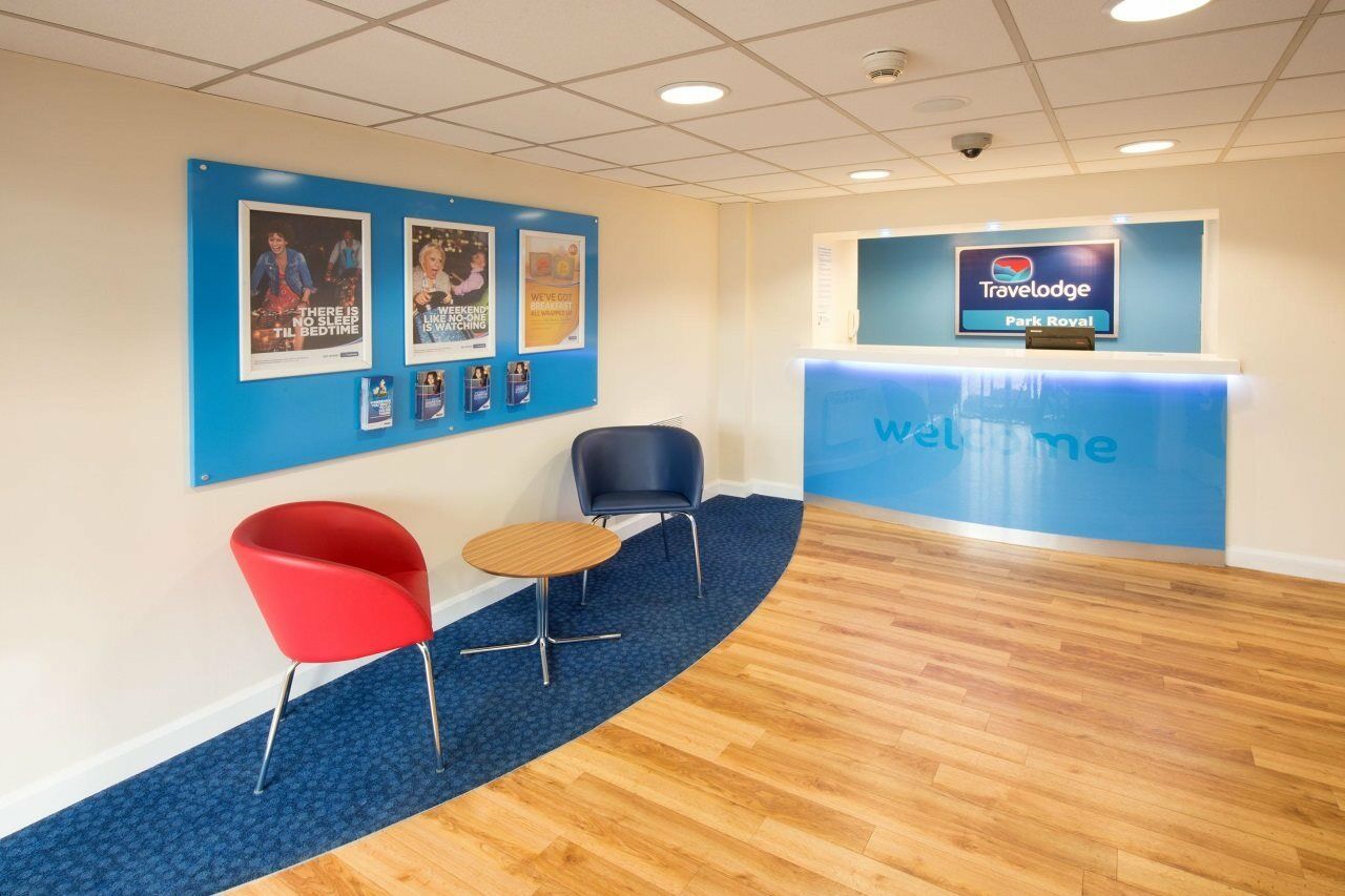 Travelodge London Park Royal Экстерьер фото